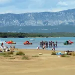 16 شقة Čižići