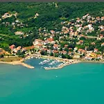 16 * Čižići