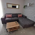 16 شقة *