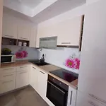 شقة 16 *