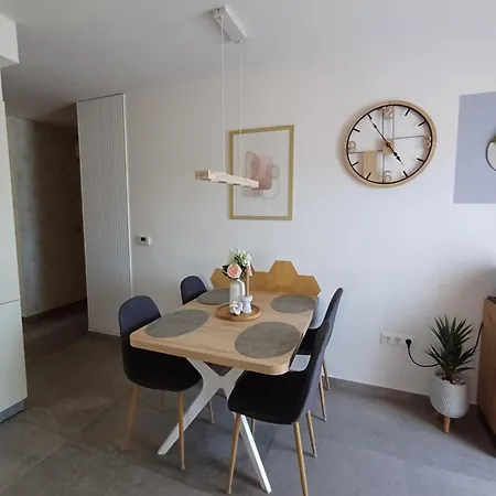 Apartman 16 *